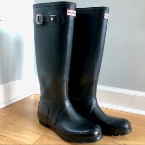HUNTER Tall Rain boots w/ Socks